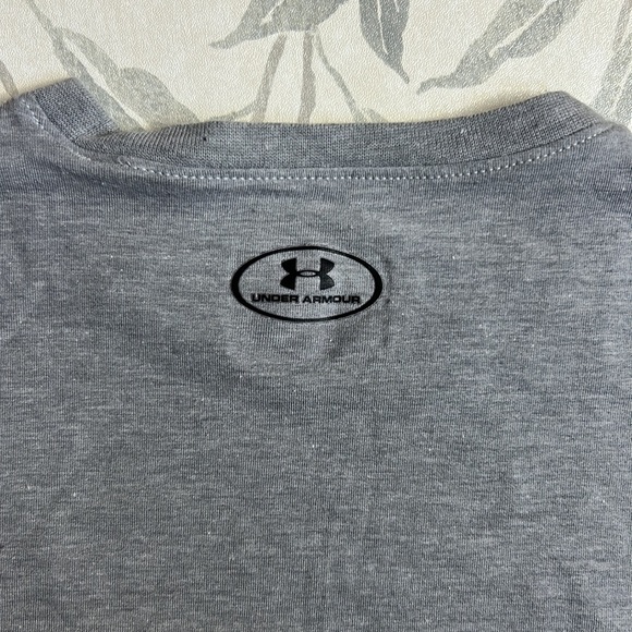 UNDER ARMOUR | GIRL'S LOOSE HEAT GEAR TEE - Picture 8 of 9